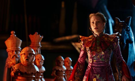 Alisa iza ogledala (Alice Through the Looking Glass), red. James Bobin