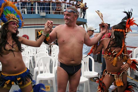 Čovjek koji je pobijedio Amazonu (Big River Man), red. John Maringouin, Molly Lynch