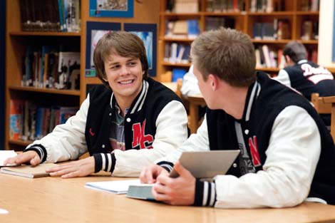 Charliejev svijet (The Perks of Being a Wallflower), red. Stephen Chbosky