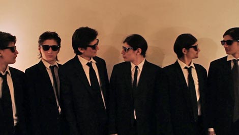 Čopor (The Wolfpack), red. Crystal Moselle