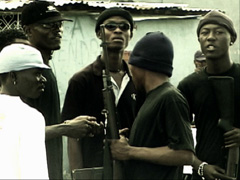 Duhovi Cité Soleila (Ghosts of Cité Soleil), red. Asger Leth, Miloš Lončarević