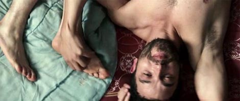 Queer MoMenti:  Iza zidova (Hors les murs), red. David Lambert