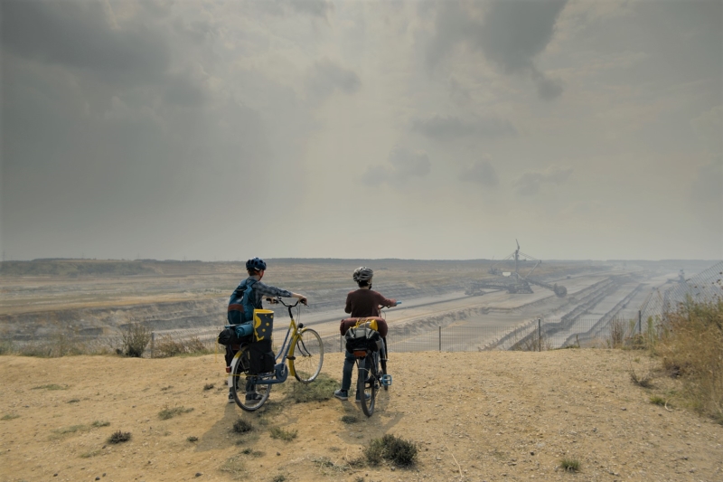 <em>Jako, jako daleko</em> (<em>Zu weit weg / Too far away</em>), red. Sarah Winkenstette