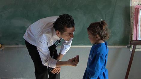 Na putu do škole (İki Dil Bir Bavul), red. Orhan Eskiköy, Özgür Doğan