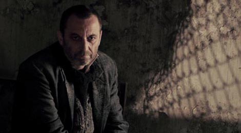 Neprijatelj, red.  Dejan Zečević