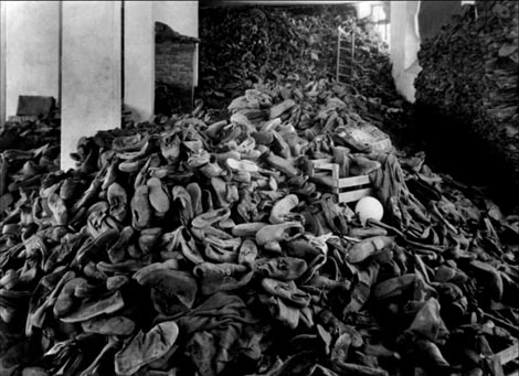 Noć i magla (Nuit et Brouillard), red. Alain Resnais