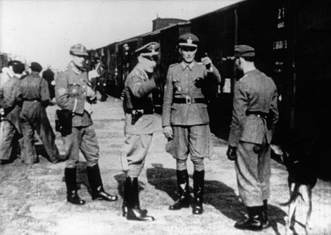 Noć i magla (Nuit et Brouillard), red. Alain Resnais