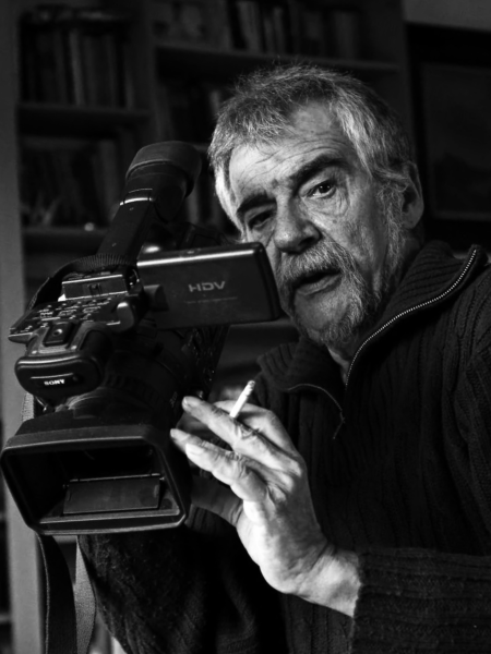 Pero Kvesić (Zagreb, 1. lipnja 1973 – 11. studenog 2023.), hrvatski novinar, književnik, scenarist i redatelj