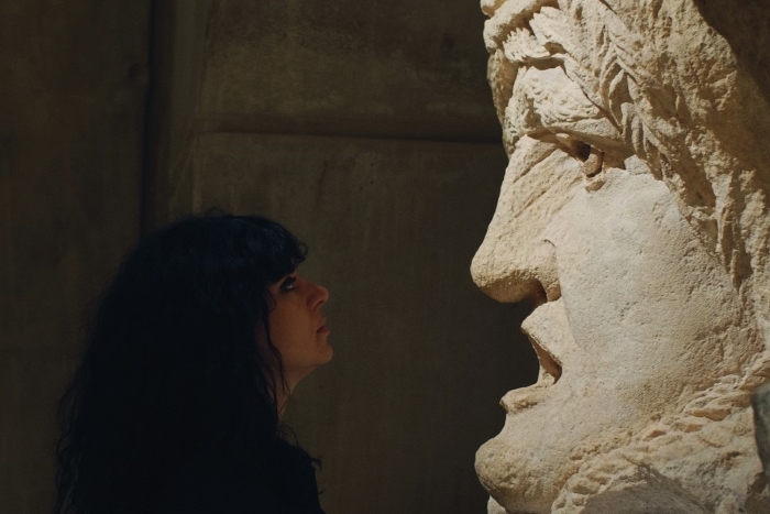 <em>Svilene niti</em>, red. Michelle Keserwany, Noel Keserwany, Francuska, Libanon, 2023.