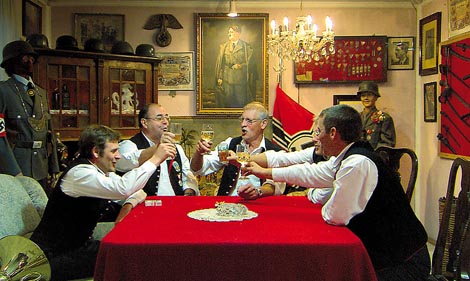 U podrumu (Im Keller), red. Ulrich Seidl