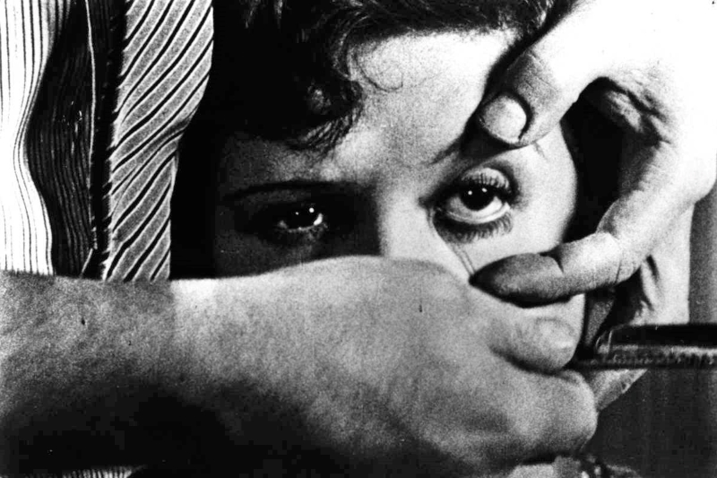 <em>Andaluzijski pas</em> (<em>Un chien andalou</em>), red. Luis Buñuel, 1929.